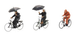 5870016_Fietsers_J60-90_regen_R_LR