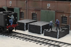 10.429_Tas_de_briquettes_entame_Scene_1_LR