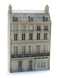 10.430_Facade_du_magasin_de_la_famille_Martin_R_LR