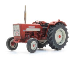 10.461_Mc_Cormick_International_Tractor_f_LR