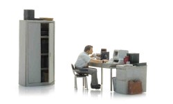 387.682_Kantoorinterieur_met_figuur_a_LR