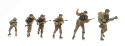 5870116_US_Infantry_storming_beach_e_LR