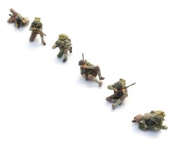 5870131_US_D_day_Infantry_on_beach_c_LR